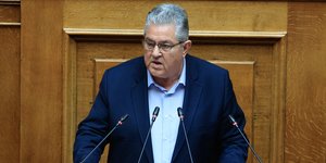 Ο Δημήτρης Κουτσούμπας στη Βουλή