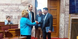 Συνεχίζονται οι ενημερώσεις υπουργών στους γαλάζιους βουλευτές -Σκυτάλη στον Κωνσταντίνο Κυρανάκη