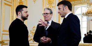 Ο Βολοντιμίρ Ζελένσκι με Κιρ Στάρμερ και Εμανουέλ Μακρόν 