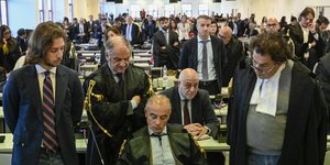 Εικόνα από τη μεγάλη δίκη που έγινε το 2023 στην Ιταλία για ανθρώπους που κατηγορούνταν ως μέλη της Ντραγκέτα