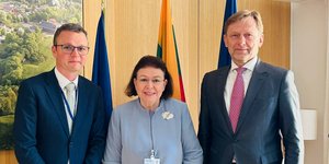 Η Λίνα Μενδώνη με τον Λιθουανό Υπουργό Πολιτισμού Sarunas Birutis και τον Υπουργό Τεχνών