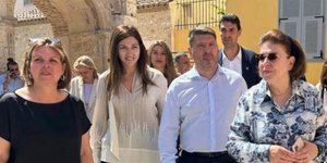 Η Λίνα Μενδώνη με την Σοφία Ζαχαράκη και τον Νίκο Χαρδαλιά στο Μουσείο Νεότερου Ελληνικού Πολιτισμού