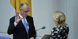 Ο Φρίντριχ Μερτς ορκίστηκε Καγκελάριος
