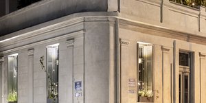 νεοκλασικό κτίριο Αθήνα εστιατόριο Humain