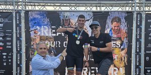 Ο Μιχάλης στο βάθρο αγωνα τριάθλου