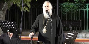 Ο Μητροπολίτης πήρε το μικρόφωνο