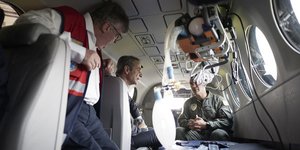 Ο Κυριάκος Μητσοτάκης στο «ιπτάμενο» ασθενοφόρο