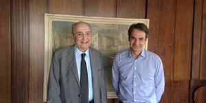 Κυριακος Μητσοτακης με τον πατερα του
