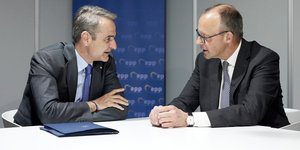 Ο Κυριάκος Μητσοτάκης με τον Φρίντριχ Μερτς 