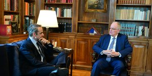 Μητσοτάκης και Τασούλας συζητούν