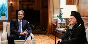 Εικόνα από συνάντηση του Κυριάκου Μητσοτάκη με τον Οικουμενικό Πατριάρχη Βαρθολομαίο, τον Νοέμβριο του 2024