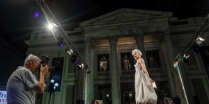 Πασαρέλα στο Δημοτικό Θέατρο Πειραιά