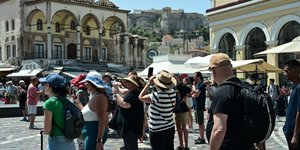 μοναστηρακι με καπελα ηλιος