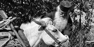 μοναχος με γαΊδουρι