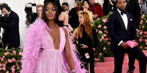 Η Ναόμι Κάμπελ στο Met Gala του 2019