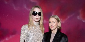 Η Νάομι Γουότς και η τρανς κόρη της, Κάι, λάμπουν σε κοινή εμφάνιση