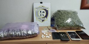 Τα ναρκωτικά που κατασχέθηκαν κατά τη σύλληψη του 64χρονου