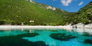 Παραλία στο νησί Άτοκος στην Ελλάδα