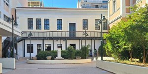 Μεταμορφώθηκε η Νομική Αθηνών: Εικόνες από πριν και μετά την εκκένωση της κατάληψης 