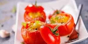 Συνταγή γεμιστές ντομάτες με αβγό