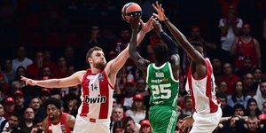 Ναν εναντίον Βεζένκοφ και Φαλ στην Euroleague