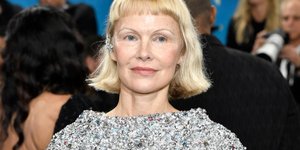 Η Πάμελα Άντερσον αποκαλύπτει γιατί εμφανίστηκε με αυτό το κούρεμα στο Met Gala