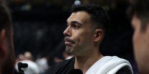 Η εικόνα του απογοητευμένου Σλούκα στον πάγκο τα έλεγε όλα
