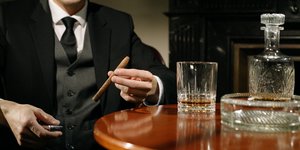 Τα χρήματα που κερδίζουμε μπορούν να επηρεάσουν την ψυχική μας ευεξία, ειδικά όταν συγκρίνουμε τον εαυτό μας με τους γύρω μας / PEXELS