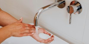 Πώς το σαπούνι μάς κρατά καθαρούς; / PEXELS