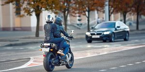 Κίνηση μοτοσυκλέτας σε δρόμο