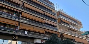 Πολυτκατοικία που έγινε το ατύχημα με 7χρονη στην Καλλιθέα
