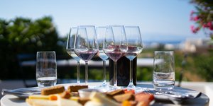 ποτηρια κρασι πλατω 