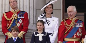 Η βασιλική οικογένεια στο μπαλκόνι του Μπάκιγχαμ 