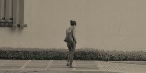 3 σημάδια που αποκαλύπτουν ένα δυστυχισμένο άτομο, σύμφωνα με την ψυχολογία