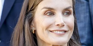 Η βασίλισσα Λετίθια με το πιο hot παντελόνι της σεζόν