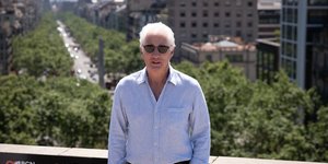 Στα 74 του, ο Ρίτσαρντ Γκιρ απολαμβάνει τη νέα ζωή στη Μαδρίτη -Και μαγειρεύει για 35 άτομα