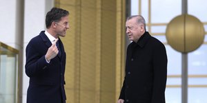 Ο γ.γ. του ΝΑΤΟ Μαρκ Ρούτε και ο Ρετζέπ-Ταγίπ Ερντογάν σε συνάντησή τους το 2022