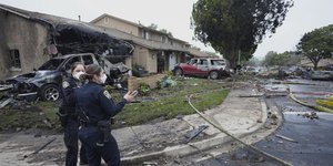 Αστυνομικοί σε σπίτι που συνετρίβη αεροσκάφος στο Σαν Ντιέγκο