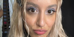 Η Μαρίνα Σάττι ξανθιά στο νέο της κλιπ 