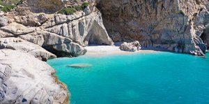 Η παραλία Σεϋχέλλες στην Ικαρία
