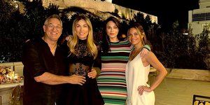 «Παρτάρουμε»: Ο ξέφρενος χορός της Σίλιας Κριθαριώτη με τη Μενούνος και τη Χρουσαλά στη βεράντα του σπιτιού της