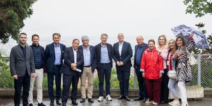 σκερτσος με τα μέλη της εκτελεστικής επιτροπής της TUI