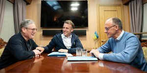 Κιρ Στάρμερ, Εμανουέλ Μακρόν κα Φρίντριχ Μερτς σε τρένο για το Κίεβο