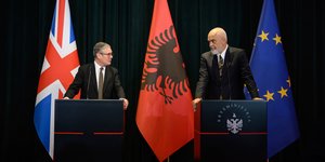 Ο Βρετανός Πρωθυπουργός Κιρ Στάρμερ σε συνέντευξη Τύπου με τον Αλβανό ομόλογό του Έντι Ράμα