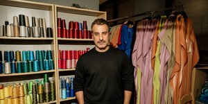 Ο Στέλιος Κουδουνάρης αποκαλύπτει τα 5 κομμάτια που πρέπει να έχει κάθε γυναίκα στη ντουλάπα της