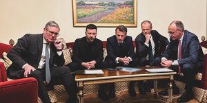 Στάρμερ, Ζελένσκι, Μακρόν, Τουσκ και Μερτς συνομιλούν με τον Τραμπ