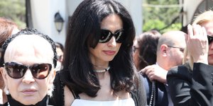 Συγκινημένη η τελευταία σύντροφος του Νίκου Γαλανού στην κηδεία του