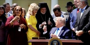 Ο Αρχιεπίσκοπος Ελπιδοφόρος μαζί με τον Ντόναλντ Τραμπ