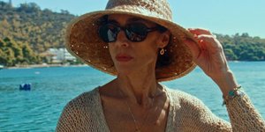 Ελενα Τοπαλίδου καπελο 