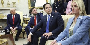 O πρόεδρος των ΗΠΑ Ντόναλντ Τραμπ με τον αντιπρόεδρο Τζέι Ντι Βανς και τον Υπ ΕΞ Μάρκο Ρούμπιο